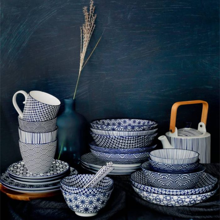 Tokyo Design Studio - Nippon Blue - Set d'assiettes à sushi avec baguettes - 21x13,5cm & 9,5x3cm - 4pcs - Lignes/Points – Image 2
