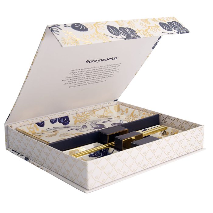 Tokyo Design Studio - Flora Japonica Gold - Ensemble de Plats à Sushi - Avec Boîte-Cadeau et Baguettes - 4 Pièces – Image 3