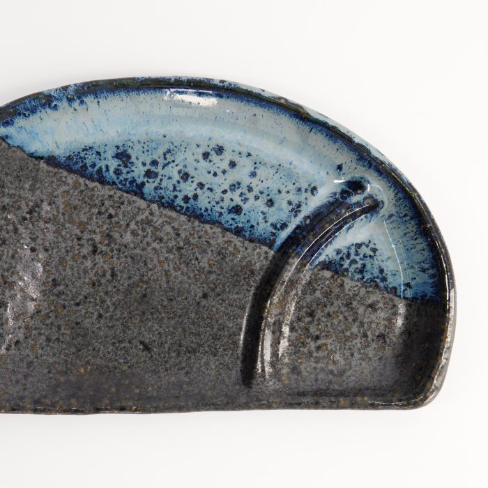 Tokyo Design Studio - Half Moon - Assiette à Petit-Déjeuner - Noir/ Bleu - 22,5x13x2,3 cm – Image 4