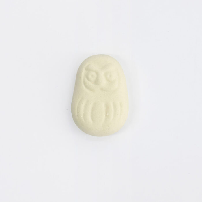 Tokyo Design Studio – Kawaii – Repose-Baguettes – Daruma Monaka – 3x4,1x1,2 cm – Image 3