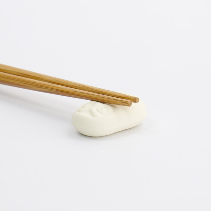 Tokyo Design Studio – Kawaii – Repose-Baguettes – Daruma Monaka – 3x4,1x1,2 cm – Image 2