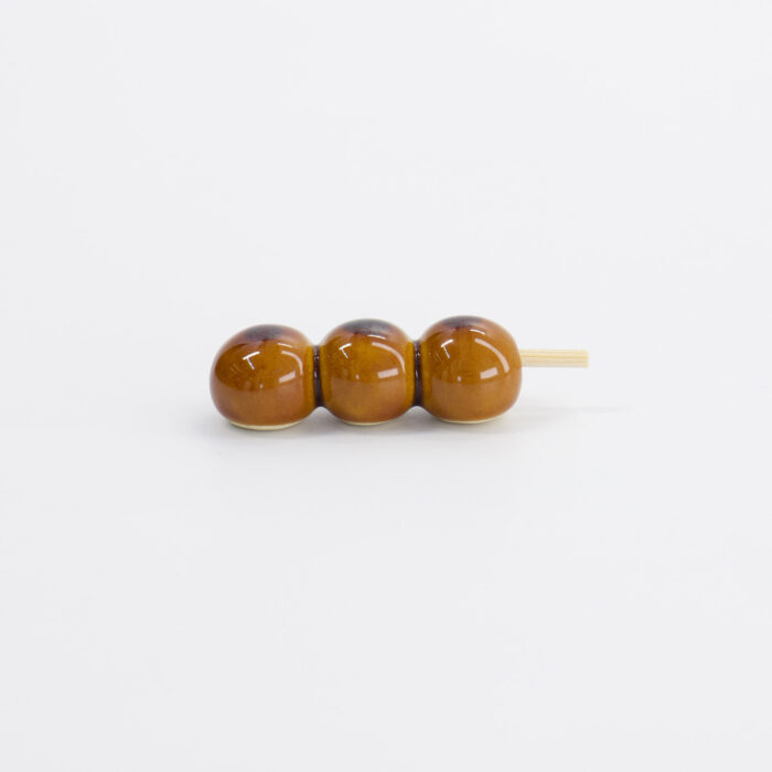 Tokyo Design Studio – Kawaii – Repose-baguettes – Mitarashi Dango – 5x1.5x1.5cm – Image 4