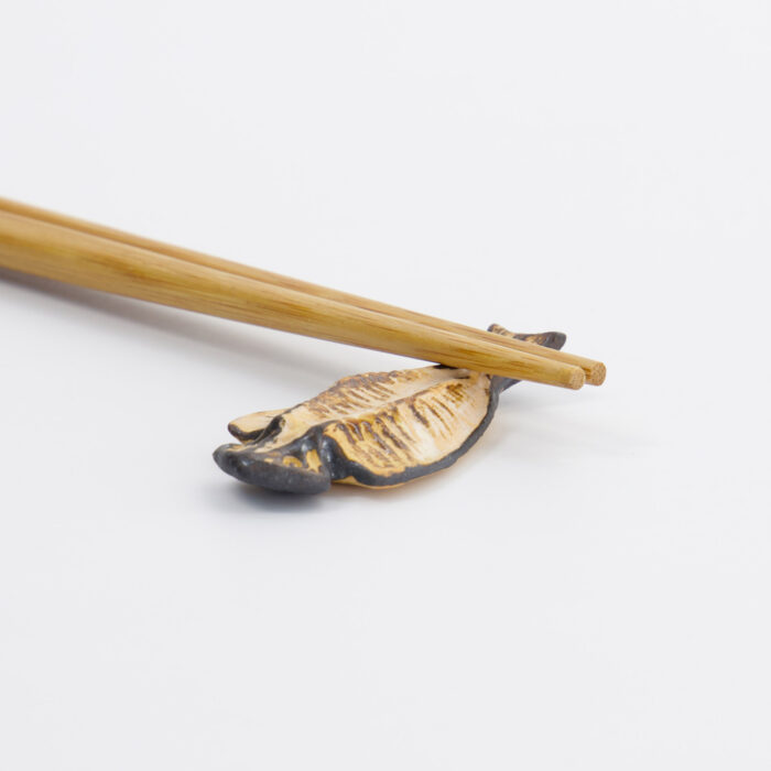 Tokyo Design Studio - Kawaii - Repose-baguettes - Poisson Aji - 3.5x3.5x1.7cm – Image 3