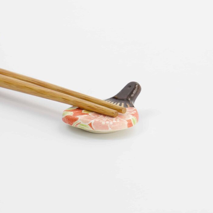 Tokyo Design Studio - Kawaii - Repose-baguettes - Éventail Rouge - 4x4.9x1.6cm – Image 3