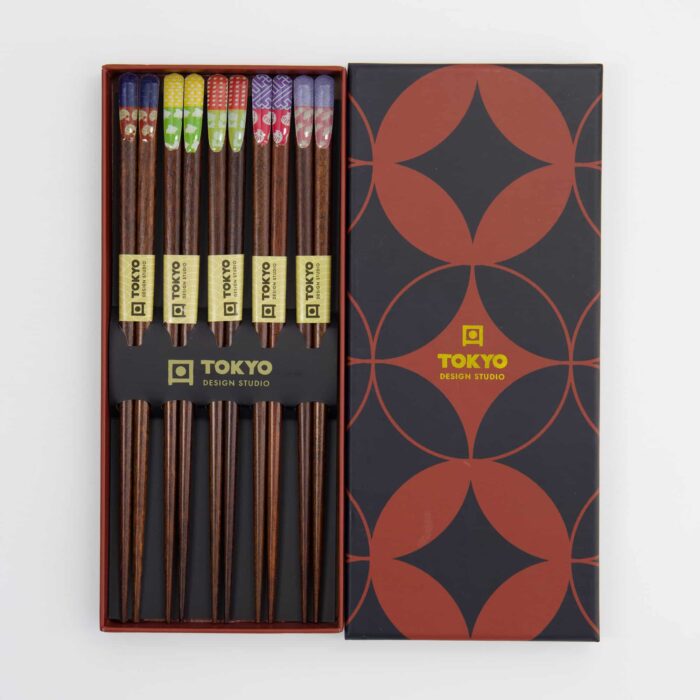 Tokyo Design Studio – Coffret Baguettes Japonaises – Lot de cinq – Rouge Noir – Image 2